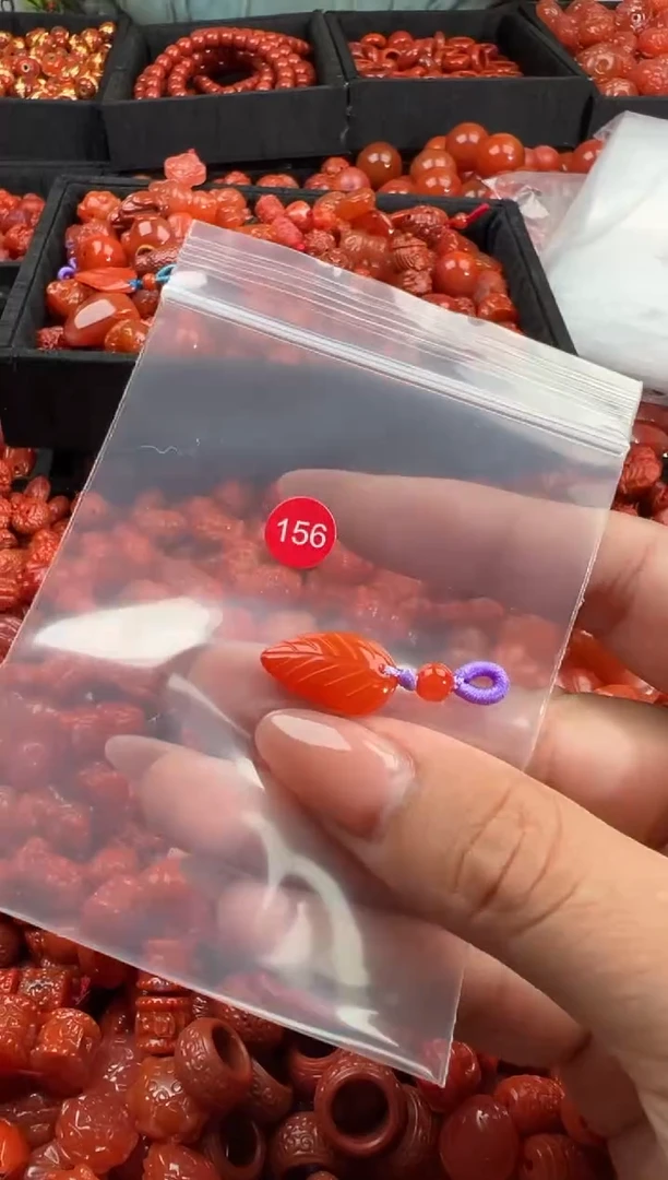 南红玛瑙未镶嵌颈饰1