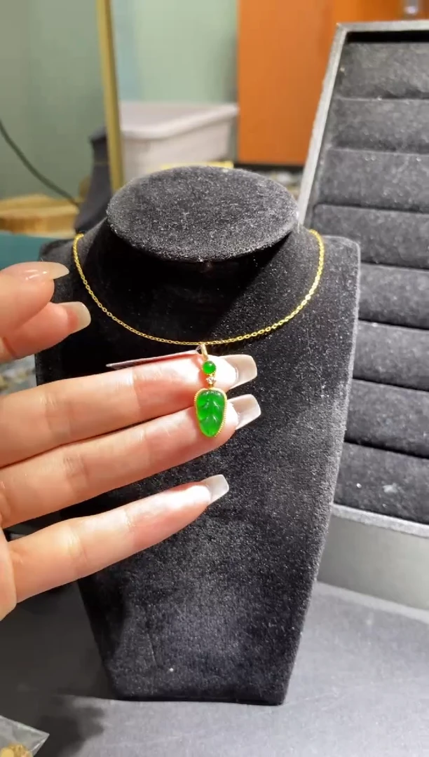 【闪购商品】翡翠颈饰18K金镶嵌吊坠