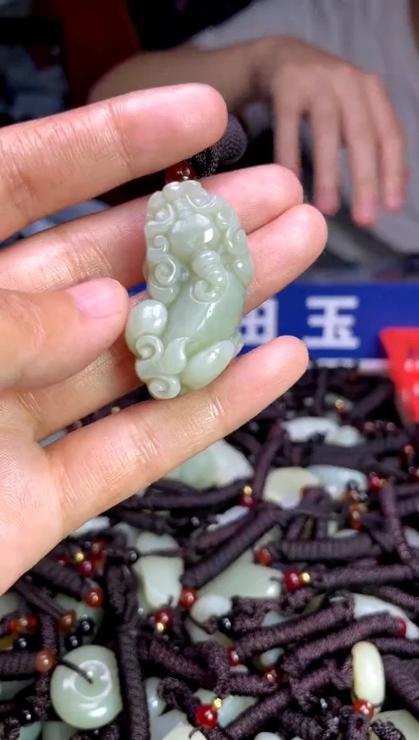 未镶嵌和田玉把件1