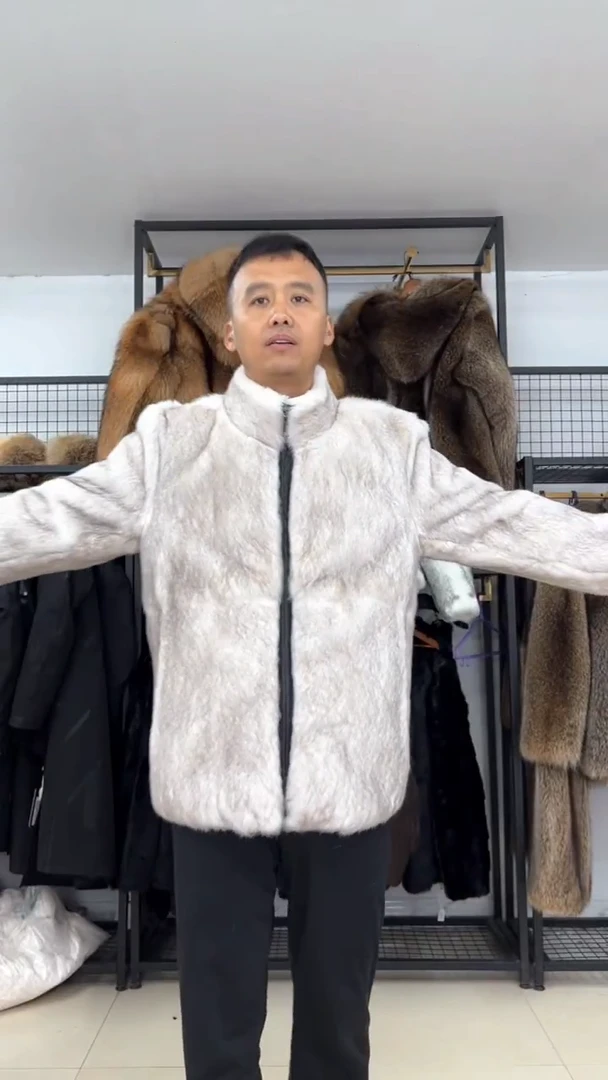 米杏色立领款外套