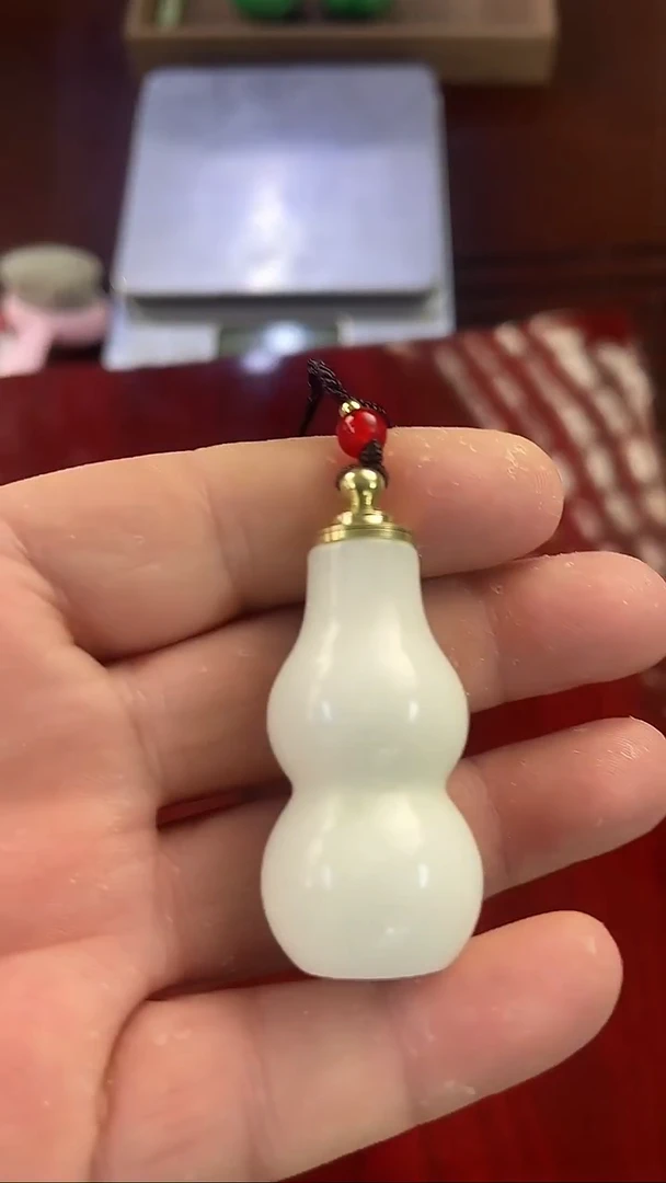 未镶嵌蛇纹石玉吊坠多样是发货随机发一