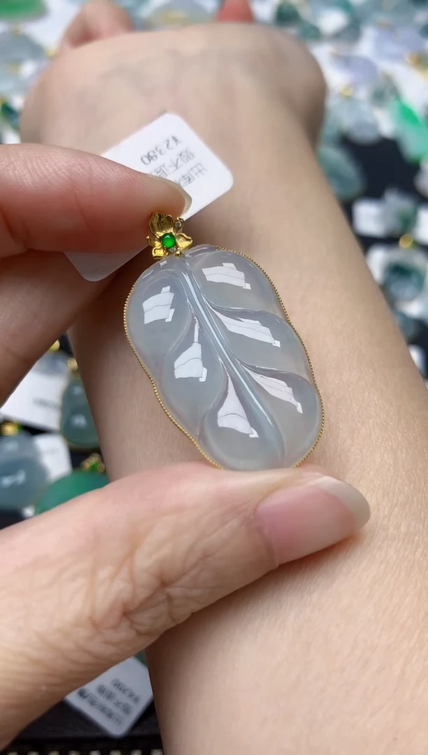 颈饰18K金镶嵌翡翠天然缅甸A货翡翠