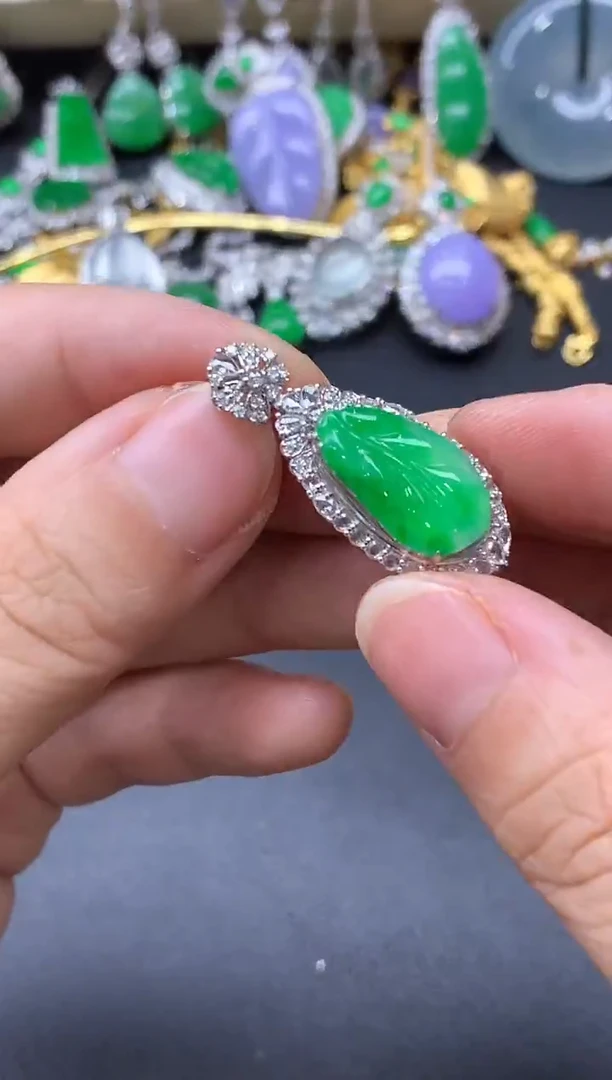 颈饰18K金镶嵌翡翠261-中国好珍宝