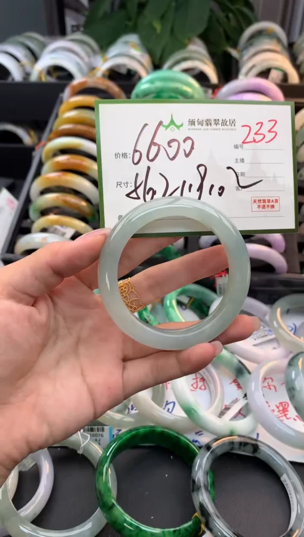未镶嵌定制翡翠毛货需精细抛光+多人