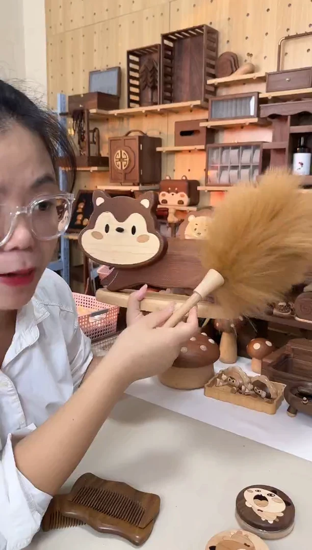 木乌檀木实木奔跑松鼠摆件