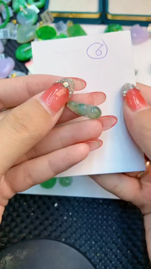 颈饰未镶嵌翡翠1