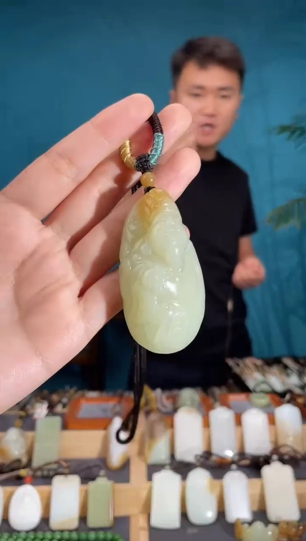 颈饰未镶嵌和田玉1