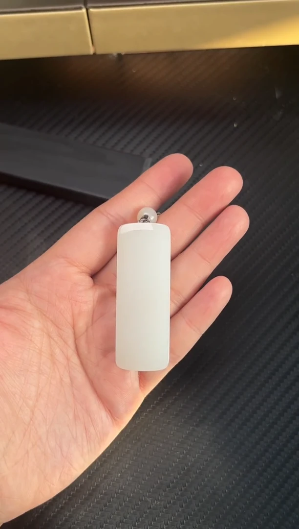 吊坠(赠链)未镶嵌和田玉和田黑山微色差吊坠