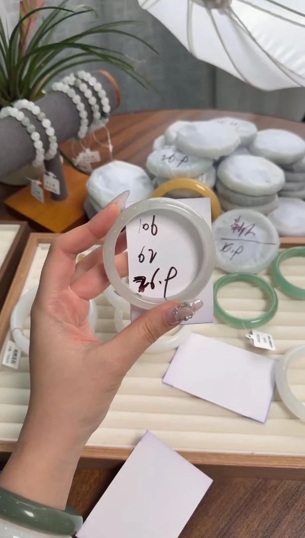 未镶嵌手镯石英质玉106//62