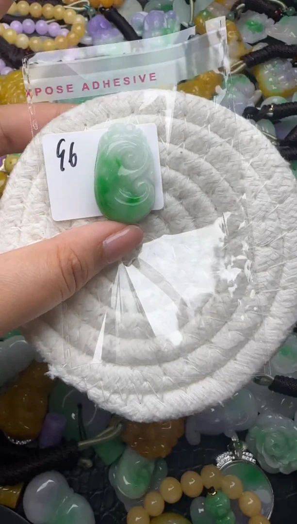 颈饰未镶嵌翡翠缅甸翡翠吊坠