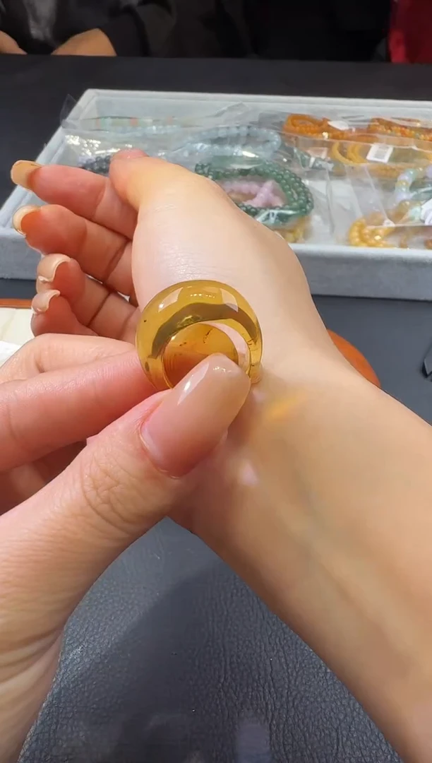 琥珀颈饰未镶嵌莫**暖0066312