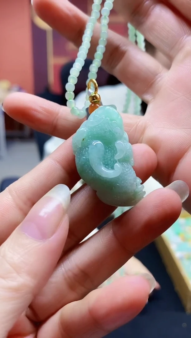 颈饰未镶嵌翡翠吊坠