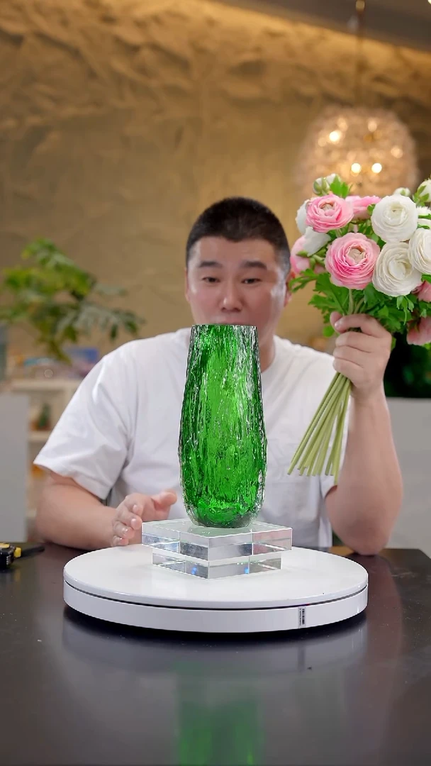 摆件祖母绿色树干纹花器