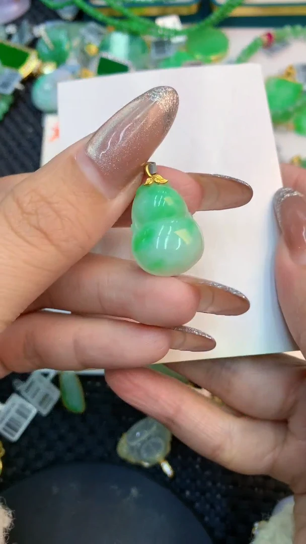 颈饰18K金镶嵌翡翠1