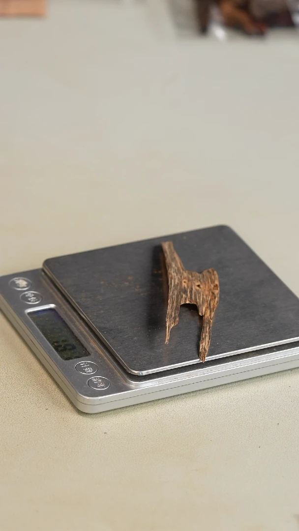 沉香沉香碎屑越南虫漏料1.8克