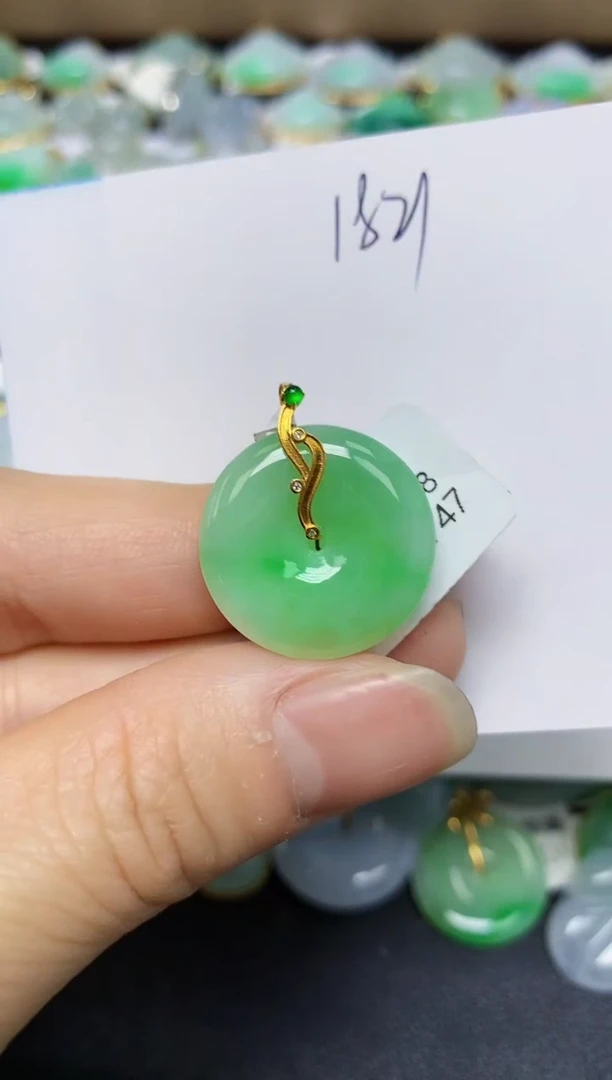 翡翠18K金镶嵌颈饰 天然翡翠A货