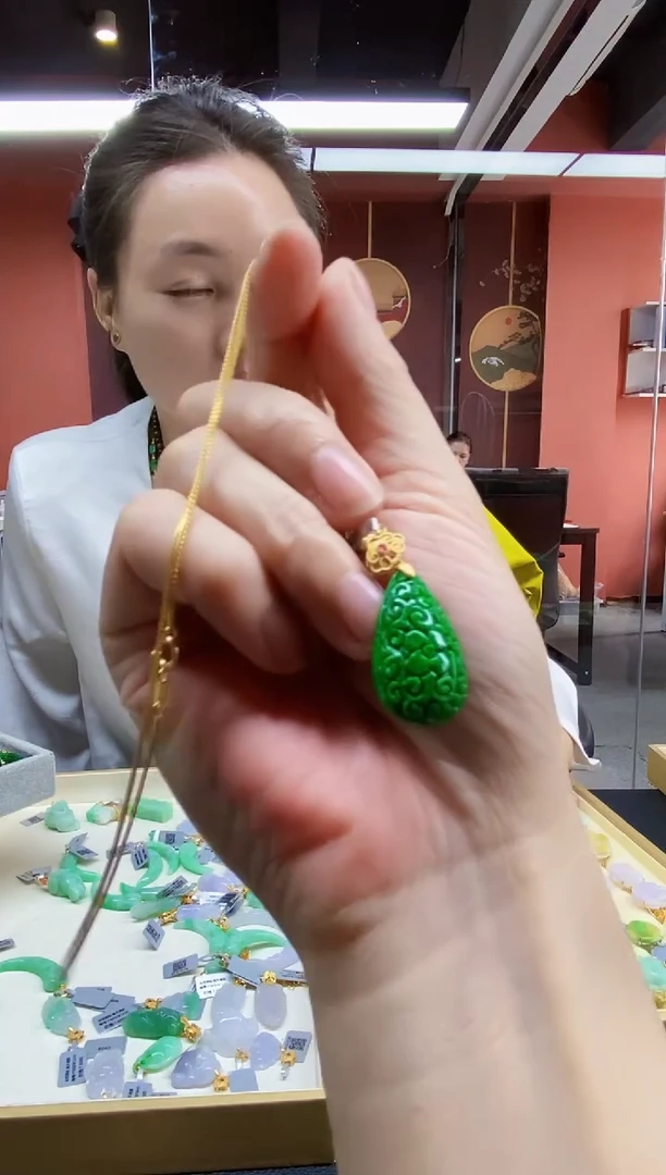 颈饰未镶嵌翡翠吊坠