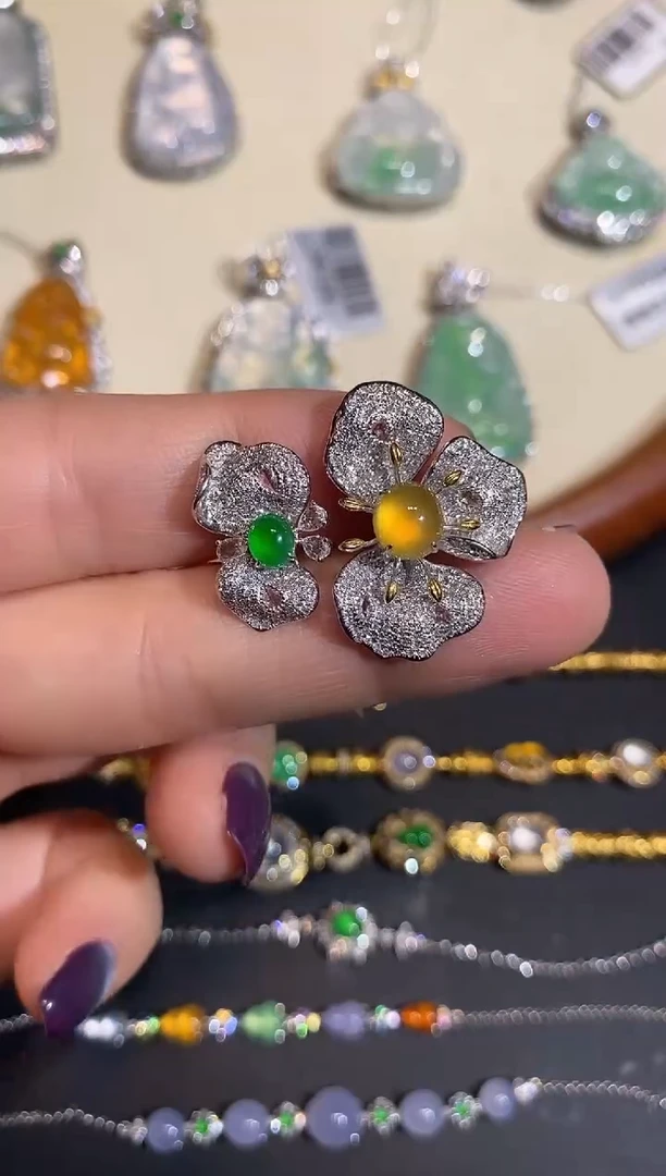 18K金镶嵌戒指翡翠戒指