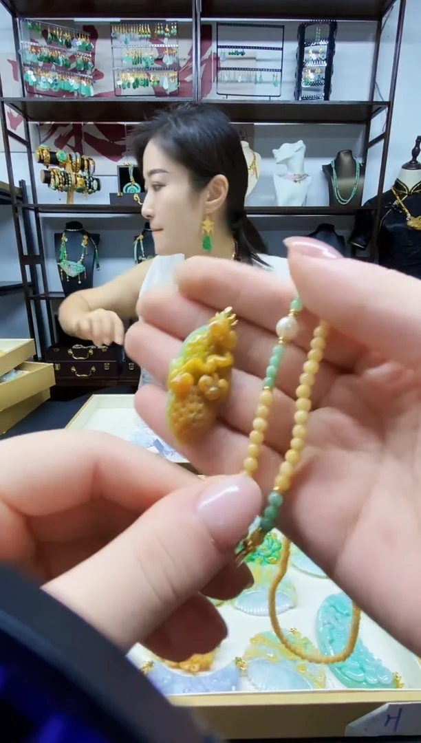 颈饰未镶嵌翡翠吊坠