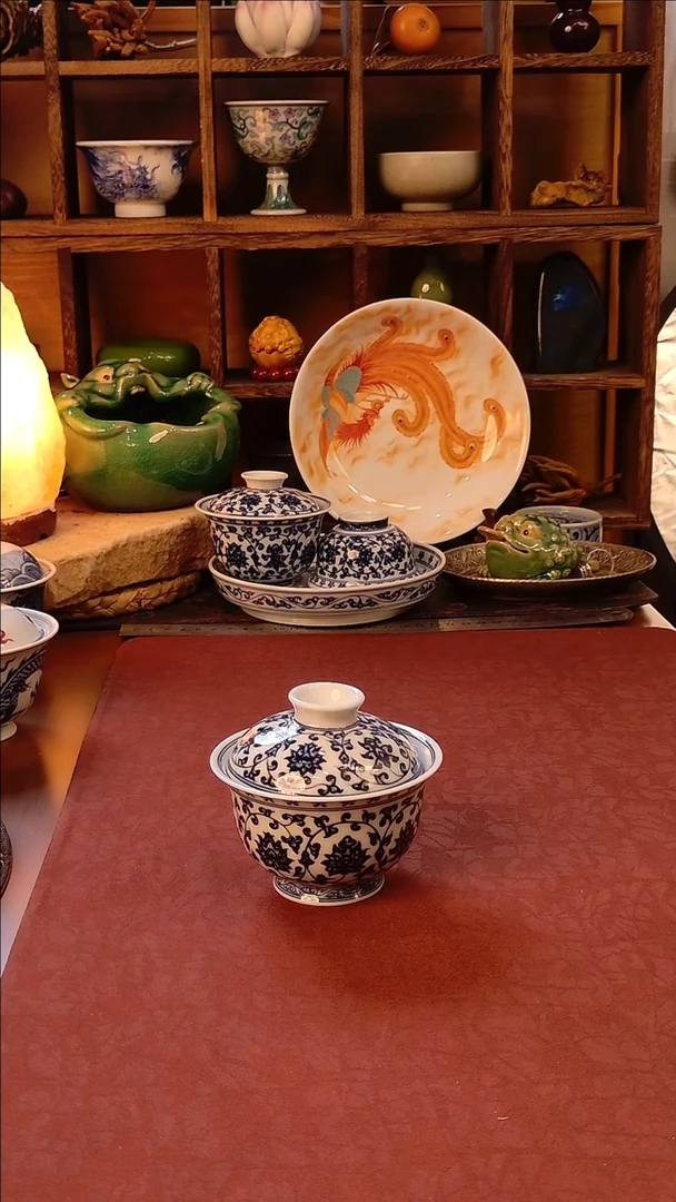 【手工手绘缠枝莲盖碗（容量140cc)】