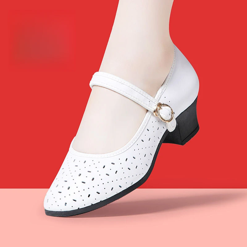 夏季跳舞鞋女2024新款专业拉丁舞鞋真皮广场舞蹈鞋中跟软底教师鞋