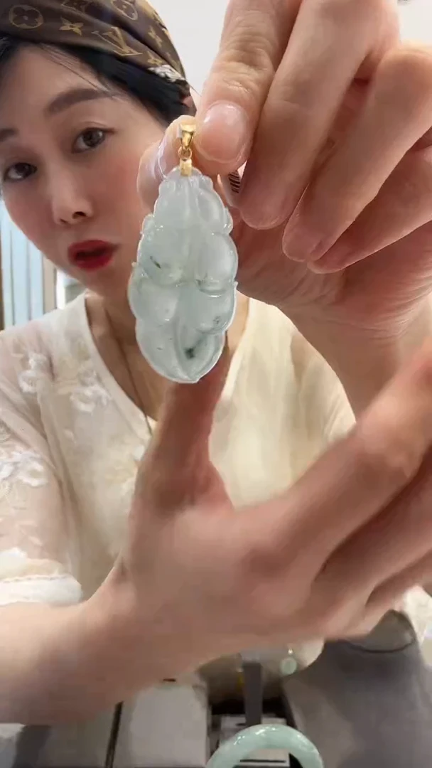 颈饰18K金镶嵌翡翠42多样发一
