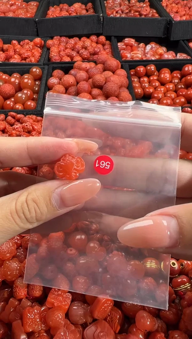 南红玛瑙未镶嵌颈饰1