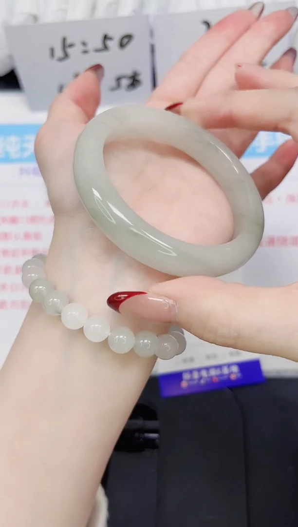 【闪购商品】石英质玉手镯未镶嵌164