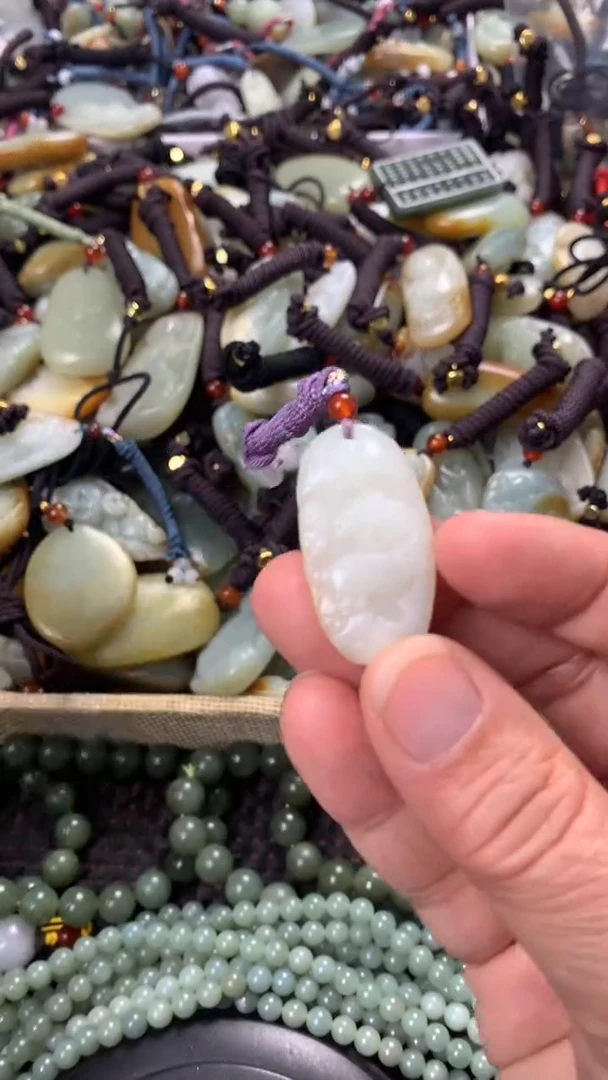 【闪购商品】和田玉颈饰未镶嵌多样性发货没有证书拍一发一有瑕