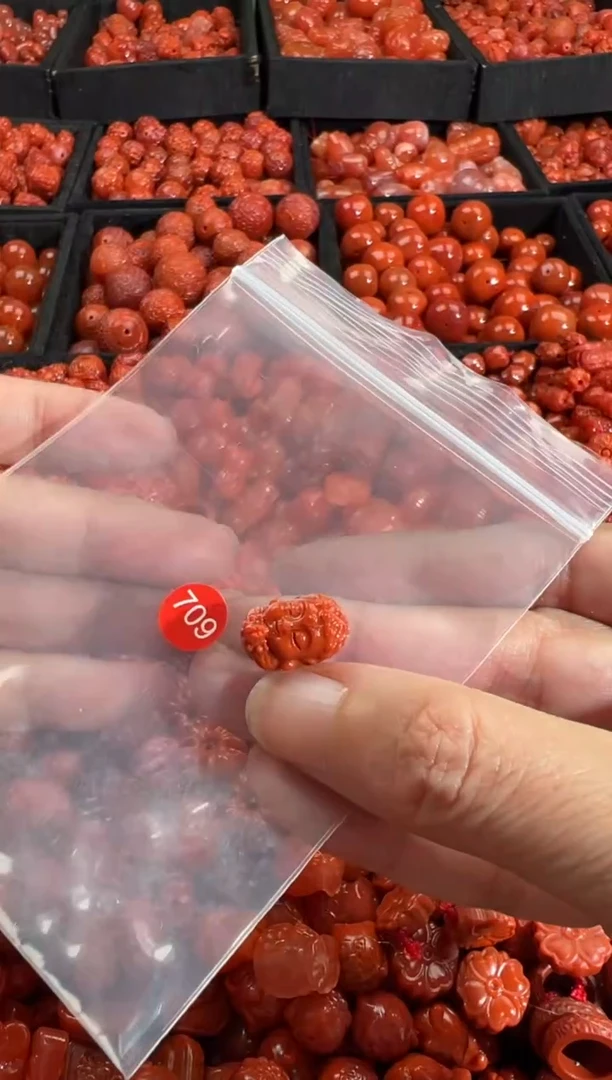 南红玛瑙未镶嵌颈饰1