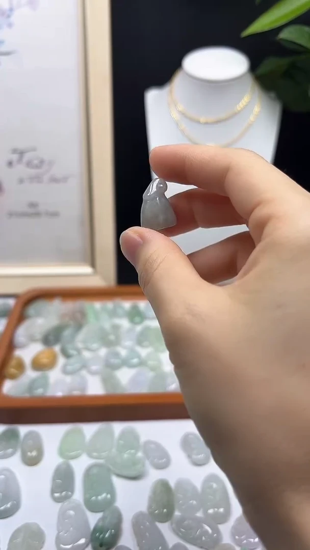 颈饰未镶嵌翡翠莲蓬2