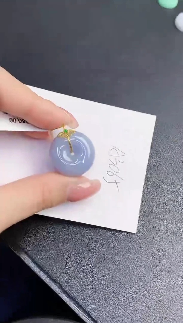 翡翠18K金镶嵌颈饰缅甸天然翡翠A货