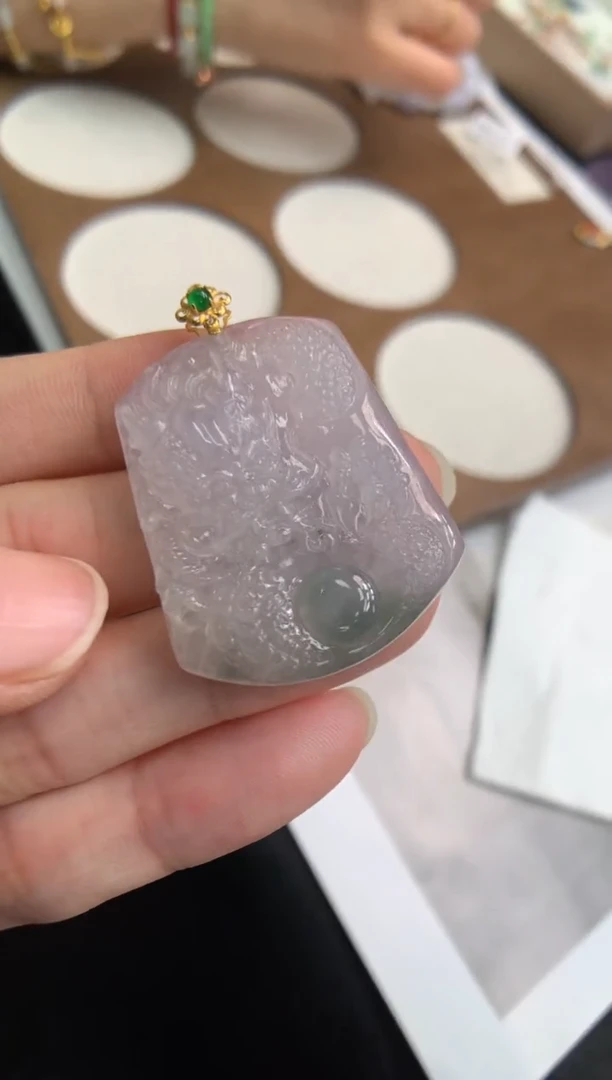 翡翠18K金镶嵌颈饰龙牌