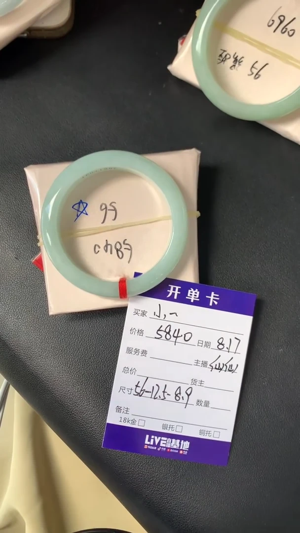 翡翠手镯未镶嵌小***?毛货需精细抛光拍一发一