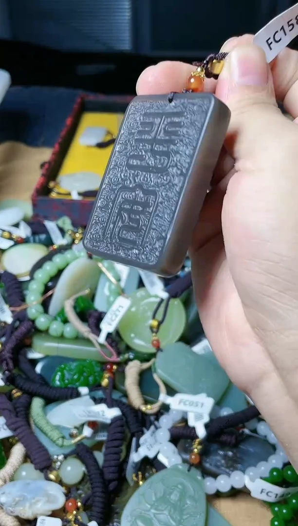 颈饰未镶嵌和田玉1