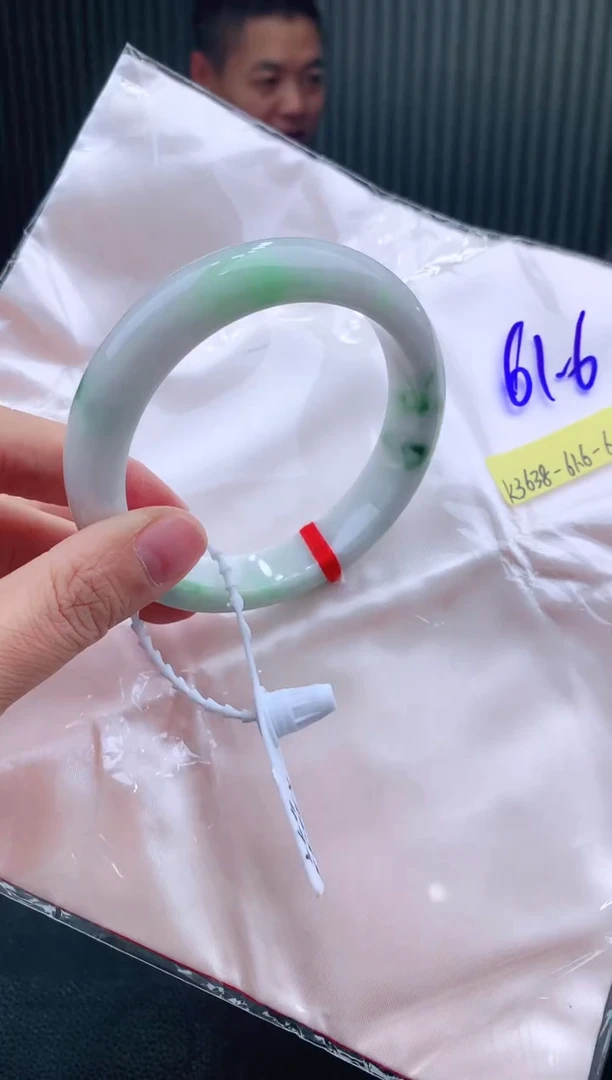 未镶嵌手镯翡翠61+