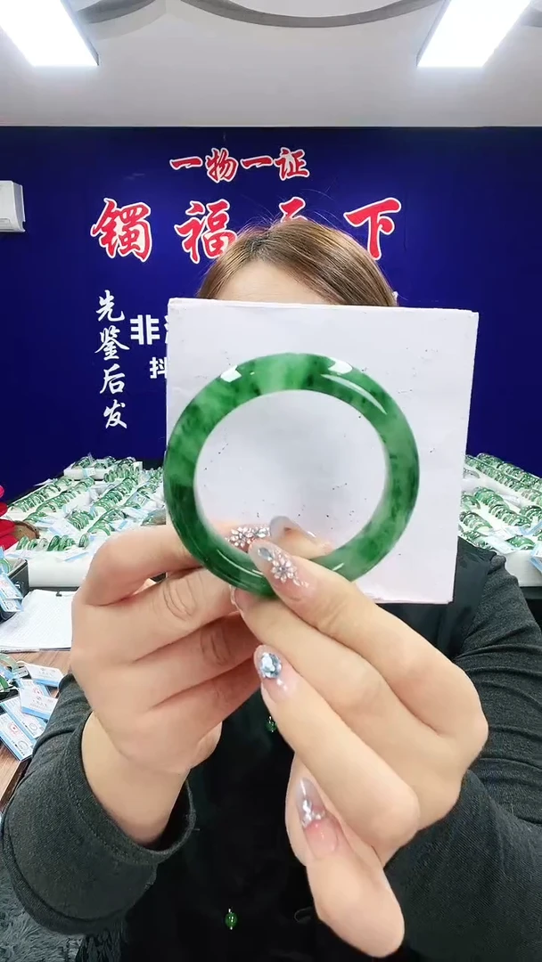 未镶嵌手镯石英质玉（非洲翠）1