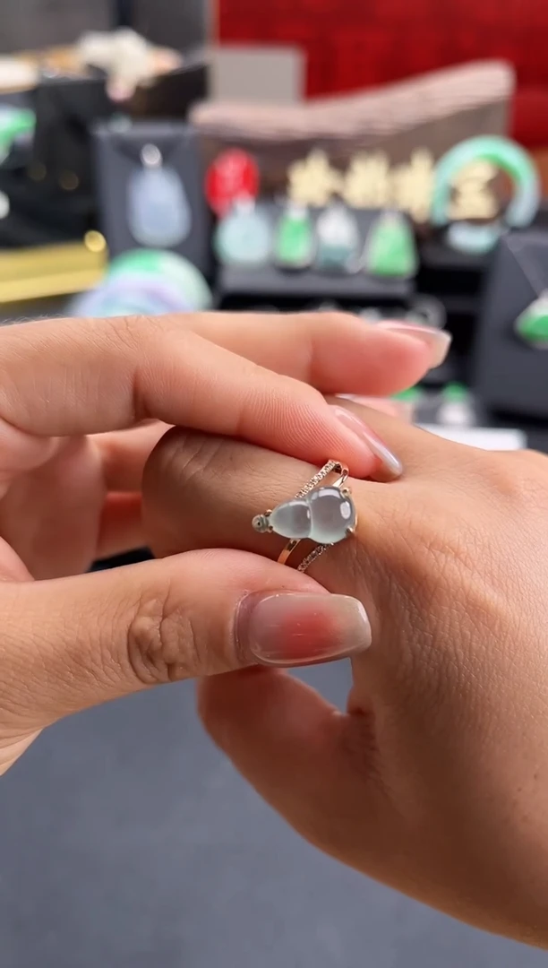 翡翠戒指18K金镶嵌戒指