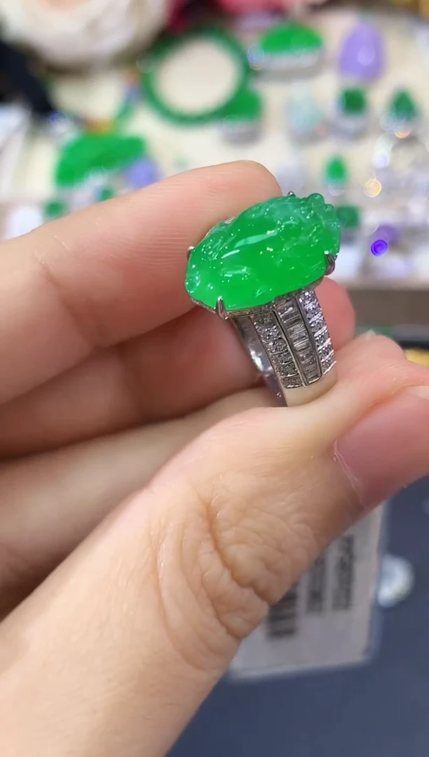 18K金镶嵌戒指翡翠B192
