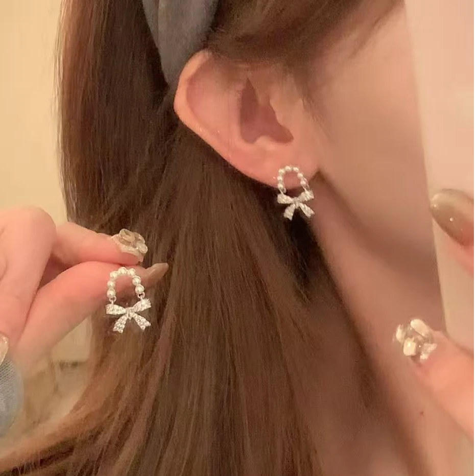 铜合金锆石耳饰 秋冬韩系轻奢闪锆蝴蝶结珠珠耳环女气质耳针耳饰