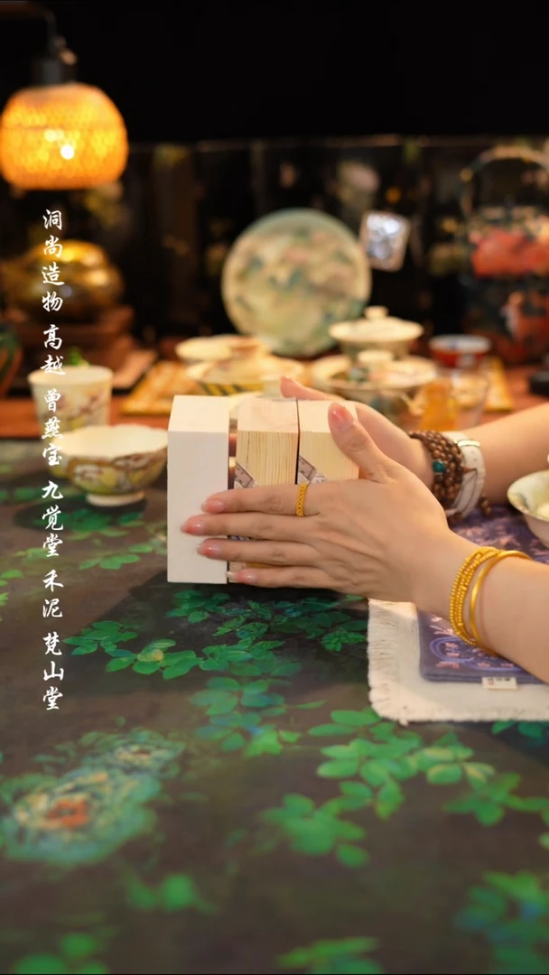 三盒茶叶··········