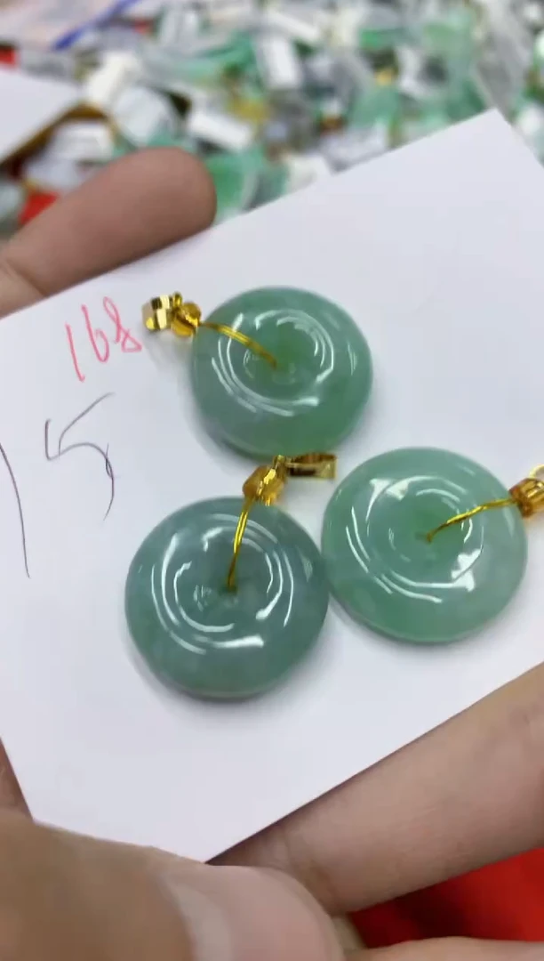 翡翠未镶嵌颈饰1111111111多样性发其一