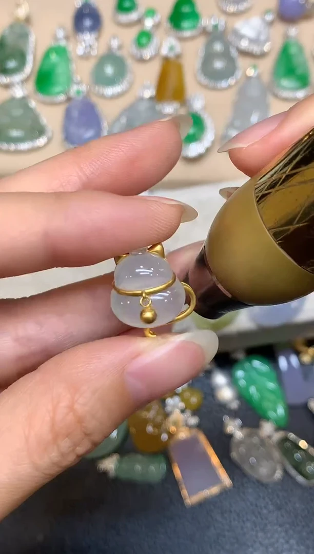 颈饰18K金镶嵌翡翠招财猫【无服务费