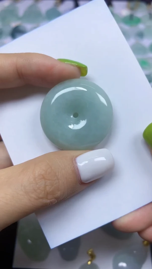 翡翠未镶嵌颈饰挂件