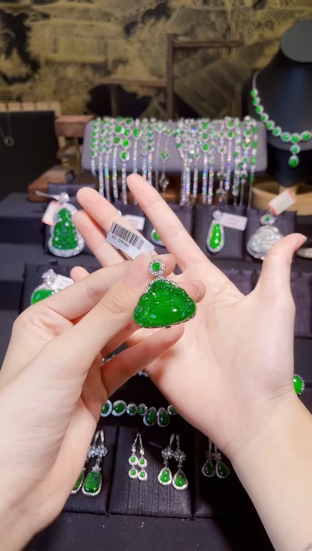 翡翠银S925镶嵌颈饰英*佛公吊坠