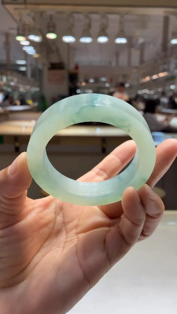 未镶嵌手镯定制翡翠定金一万参考价中万