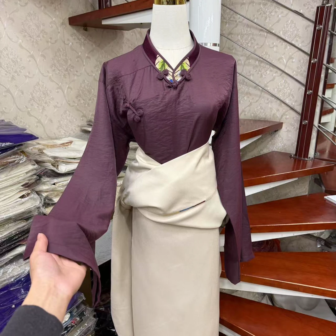 新款藏式女生四季款藏袍套装藏装女款衬衣＋藏袍＋腰带三件套