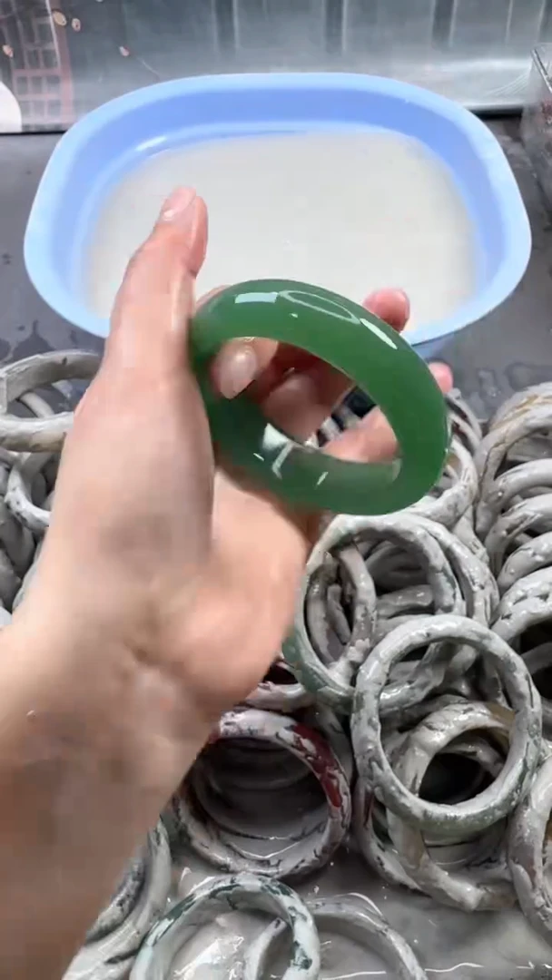 【闪购商品】石英质玉手镯未镶嵌18