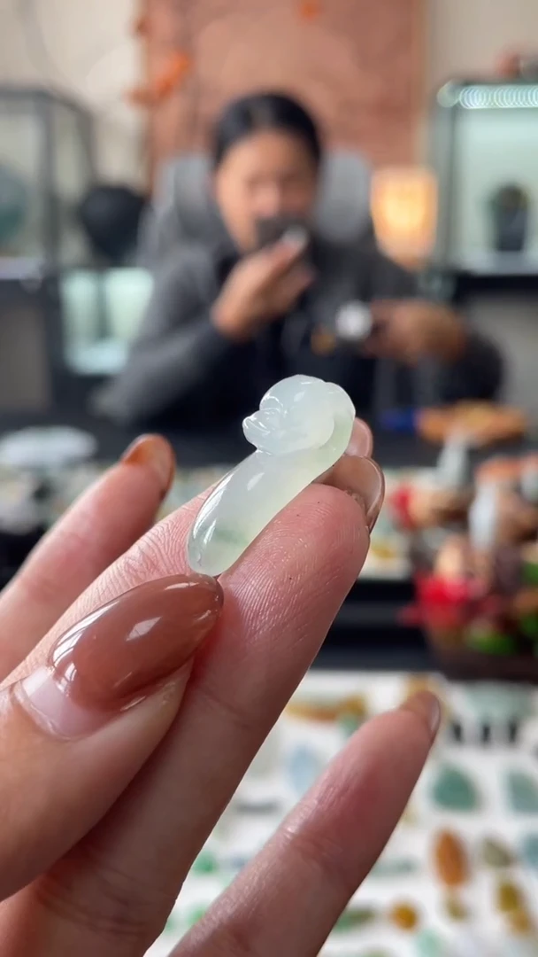 【闪购商品】定制翡翠未镶嵌龙勾99