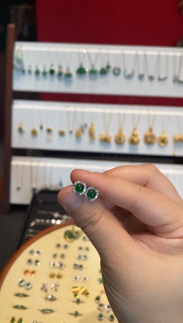 颈饰银S925镶嵌翡翠耳钉